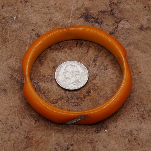 1930-50 Vintage Bakelite Butterscotch Orange Carved Bangle W/ Metal Inlay 8 Inch - Picture 9 of 12